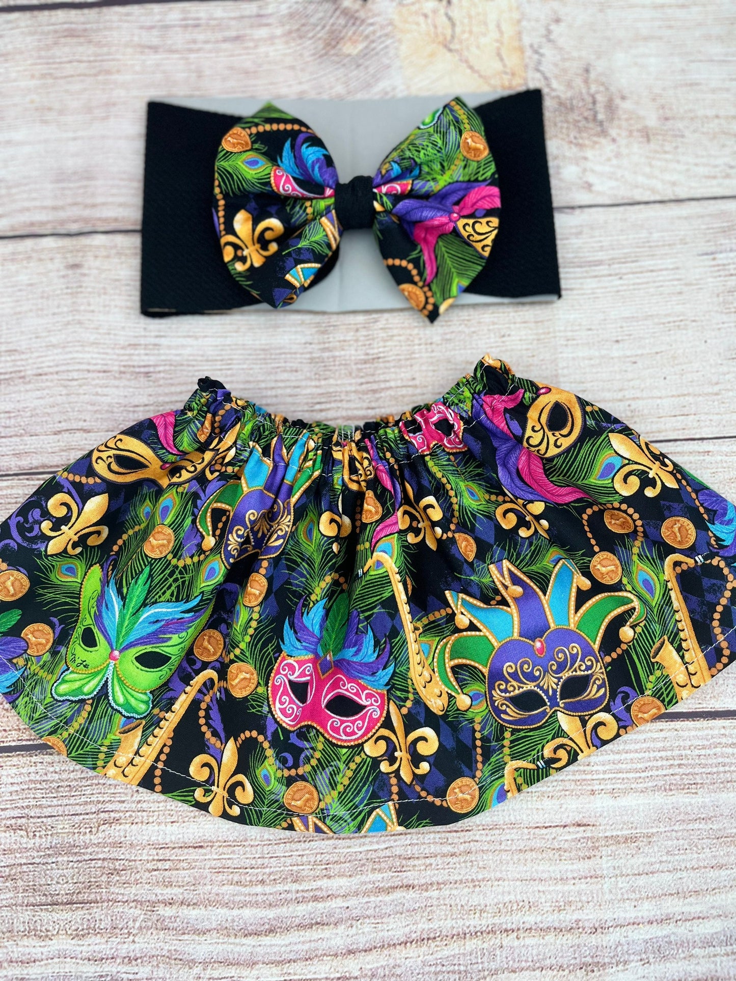 Mardi Grad/ Mardi Gras Hearts Baby Girl Outfit / Top, Skirt and Bow Set
